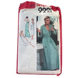 Simplicity 9221 Misses Robe and Nightgown Sewing Pattern Size 12 Retro 1979 CUT
